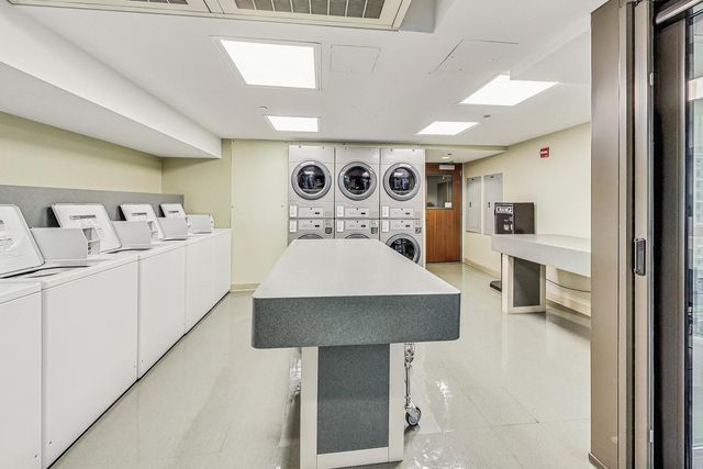 400 N LASALLE Street 1306, Chicago, IL 60654