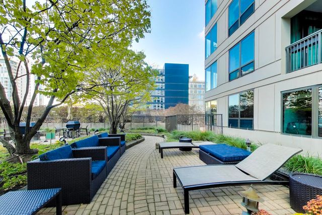 400 N LASALLE Street 1306, Chicago, IL 60654
