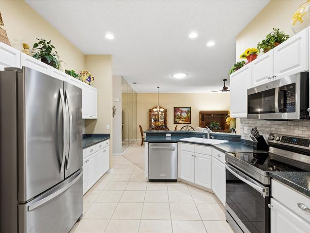 1950 ACADIA GREENS DRIVE, Sun City Center, FL 33573