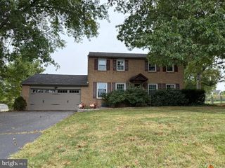 910 WESTMINSTER AVE, Hanover, PA 17331