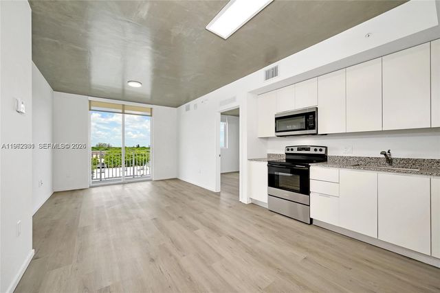 475 NE 125th Street 501, North Miami, FL 33161