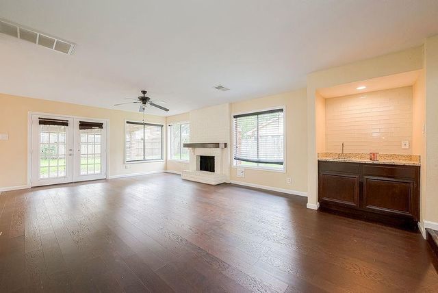 2039 Shorewood Lane, Sugar Land, TX 77479