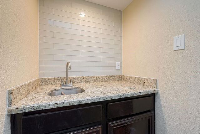 2039 Shorewood Lane, Sugar Land, TX 77479