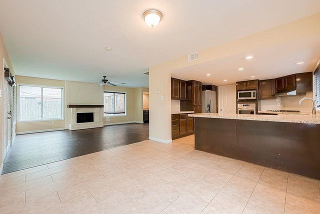 2039 Shorewood Lane, Sugar Land, TX 77479
