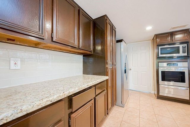2039 Shorewood Lane, Sugar Land, TX 77479