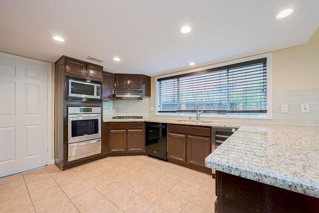2039 Shorewood Lane, Sugar Land, TX 77479