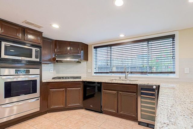 2039 Shorewood Lane, Sugar Land, TX 77479