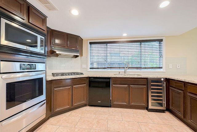 2039 Shorewood Lane, Sugar Land, TX 77479