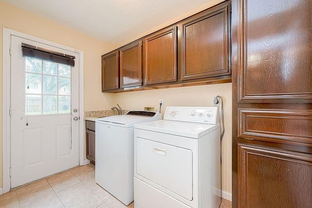 2039 Shorewood Lane, Sugar Land, TX 77479