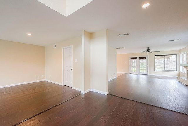 2039 Shorewood Lane, Sugar Land, TX 77479