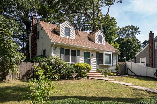 208 Melville Road, South Huntington, NY 11746