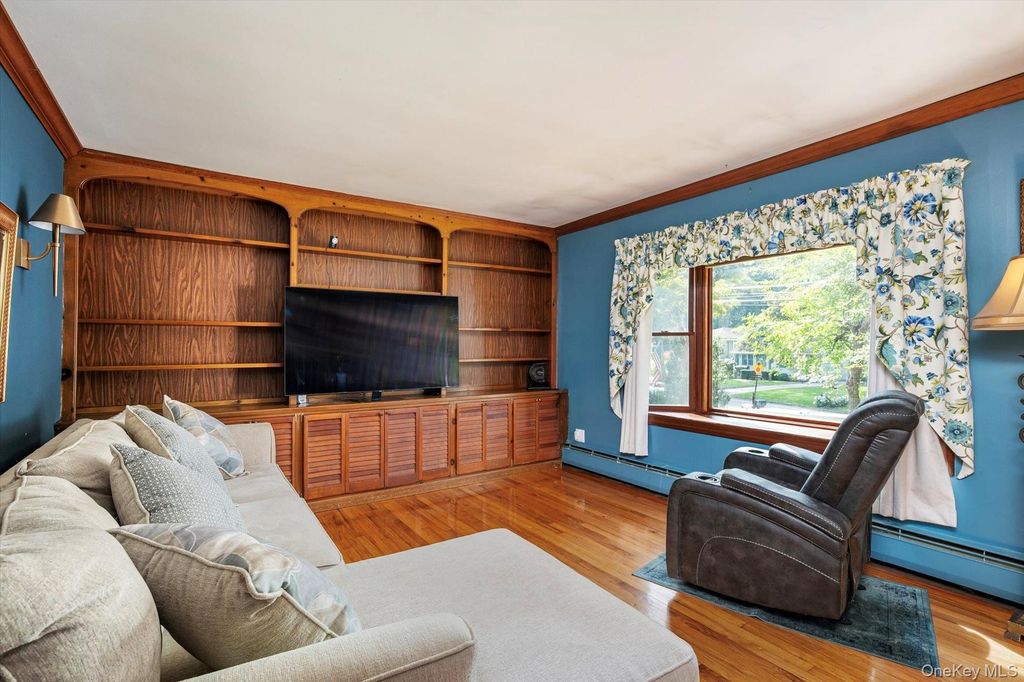 208 Melville Road, South Huntington, NY 11746 — photo 4