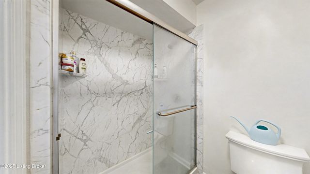 818 Washburn Ave APT 1-A, Louisville, KY 40222