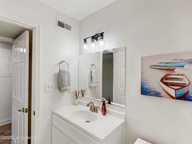 818 Washburn Ave APT 1-A, Louisville, KY 40222