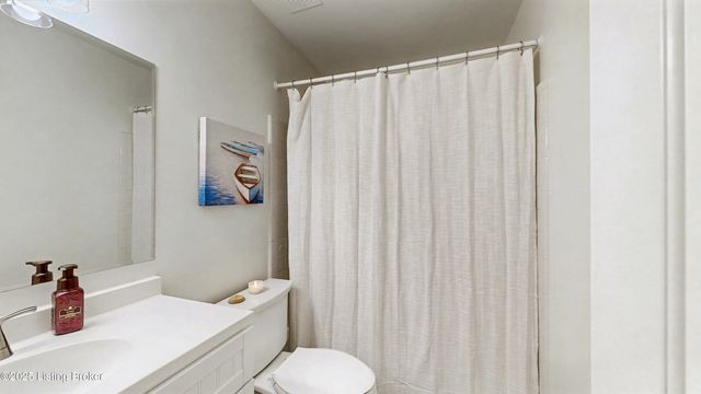 818 Washburn Ave APT 1-A, Louisville, KY 40222