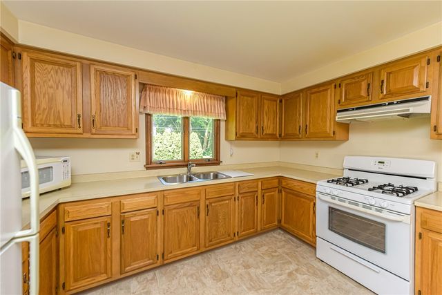 67 Briar Wood Lane, Greece, NY 14626