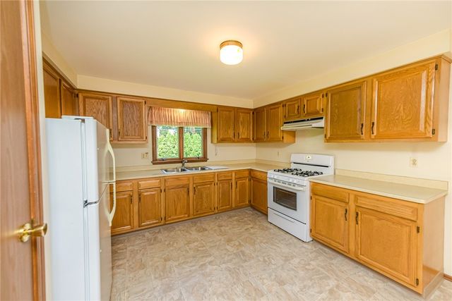 67 Briar Wood Lane, Greece, NY 14626