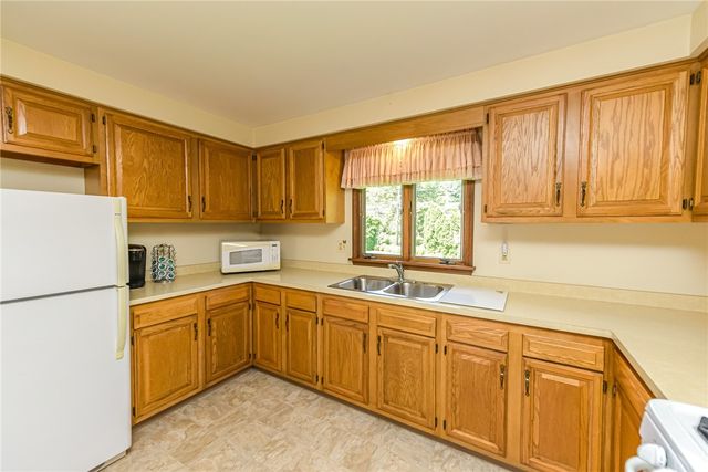 67 Briar Wood Lane, Greece, NY 14626
