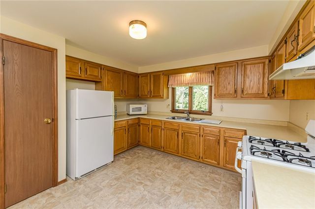 67 Briar Wood Lane, Greece, NY 14626