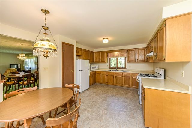 67 Briar Wood Lane, Greece, NY 14626