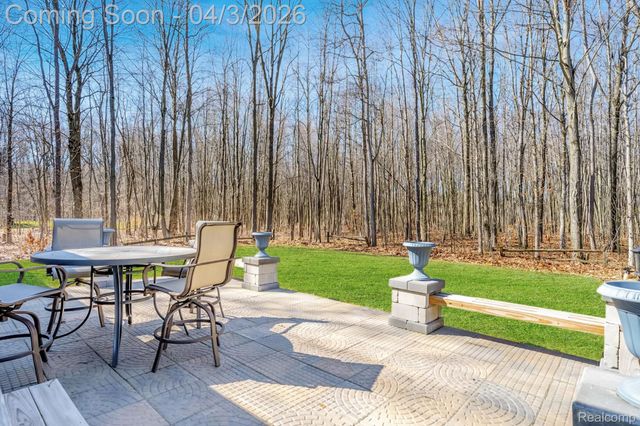 17786 Woodstock Court, Brownstown Charter Township, MI 48174