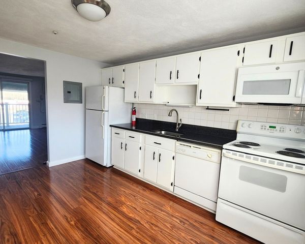 11 Woodcrest Ct 5, Weymouth, MA 02190