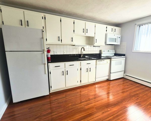 11 Woodcrest Ct 5, Weymouth, MA 02190