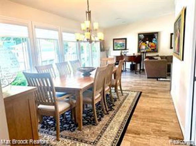 4784 S Valleyview Road, West Bloomfield, MI 48323