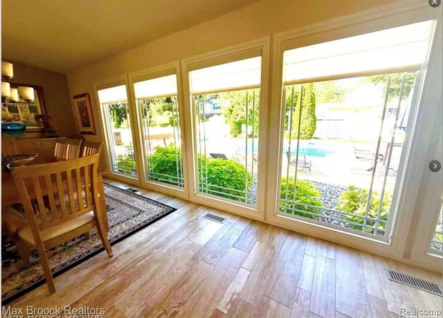 4784 S Valleyview Road, West Bloomfield, MI 48323