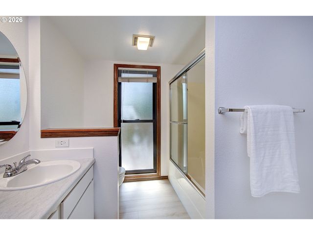 911 Ne 109TH Cir, Vancouver, WA 98685