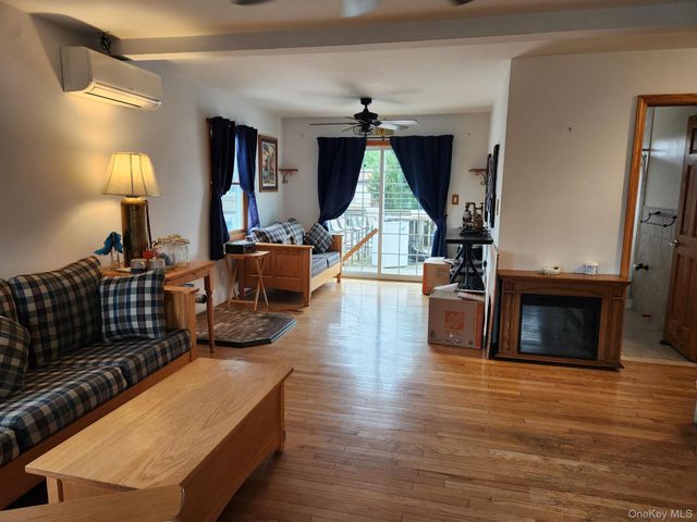 20 Wood Lane, Levittown, NY 11756