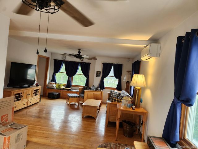 20 Wood Lane, Levittown, NY 11756