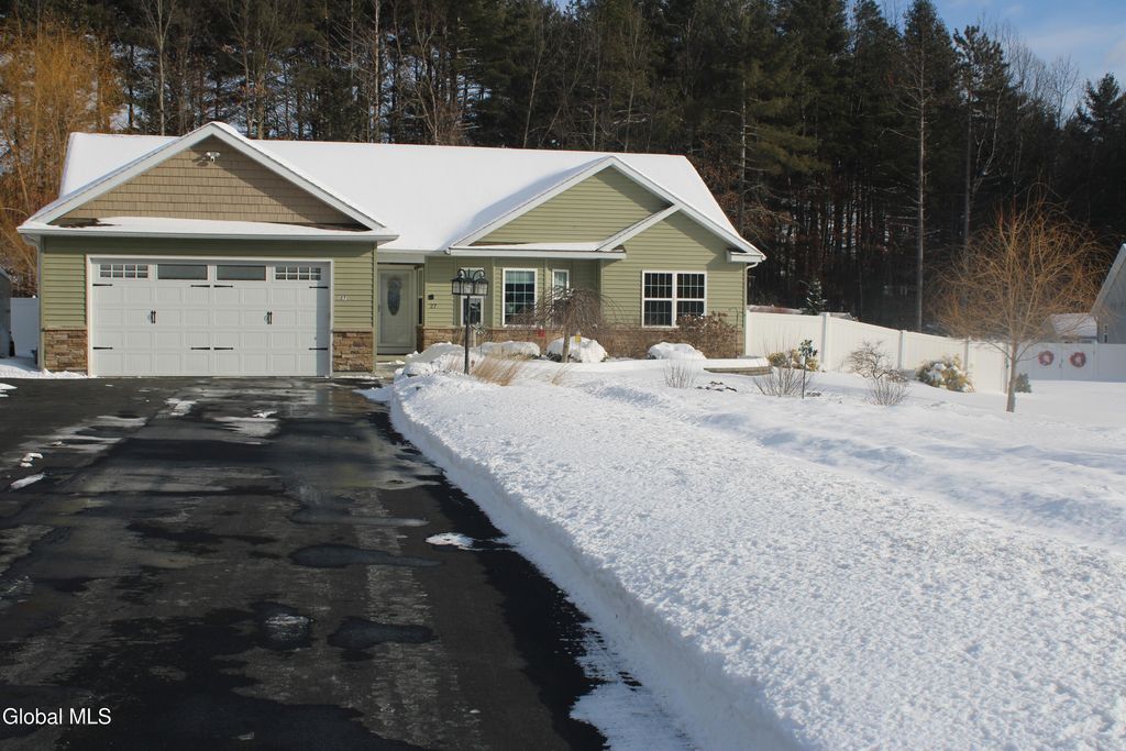 27 Elk Ridge Drive, Queensbury, NY 12804