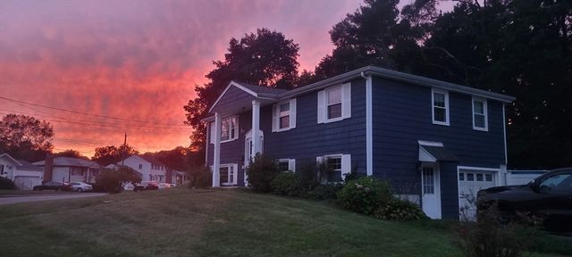 56 Puddingstone Ln, Bellingham, MA 02019