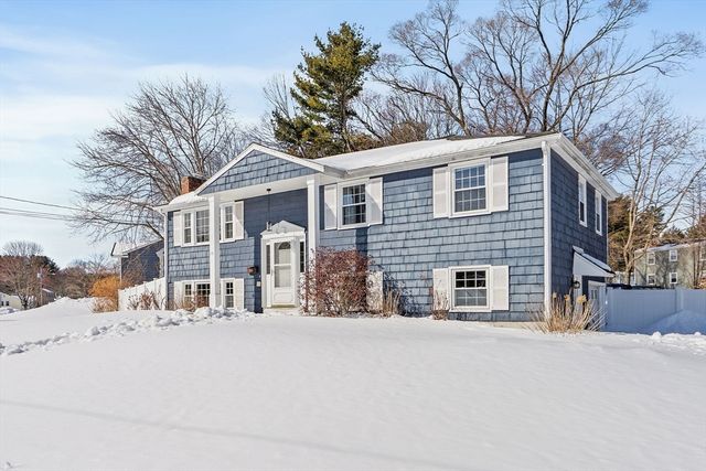 56 Puddingstone Ln, Bellingham, MA 02019