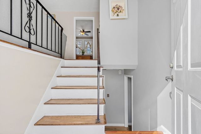 56 Puddingstone Ln, Bellingham, MA 02019