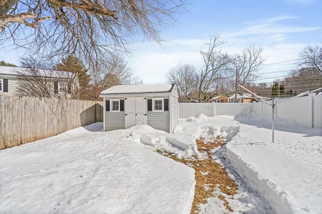 56 Puddingstone Ln, Bellingham, MA 02019