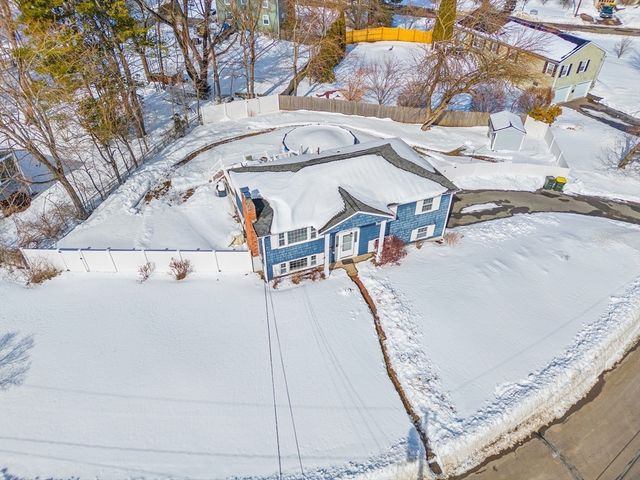 56 Puddingstone Ln, Bellingham, MA 02019