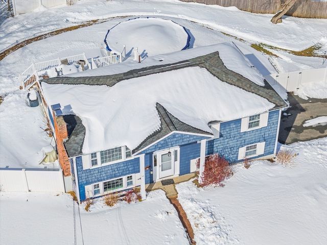 56 Puddingstone Ln, Bellingham, MA 02019