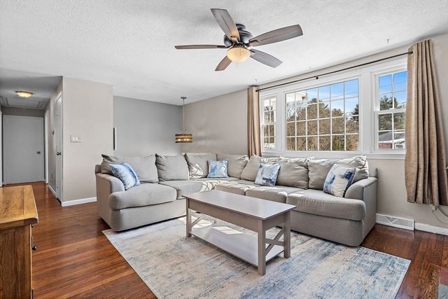 56 Puddingstone Ln, Bellingham, MA 02019