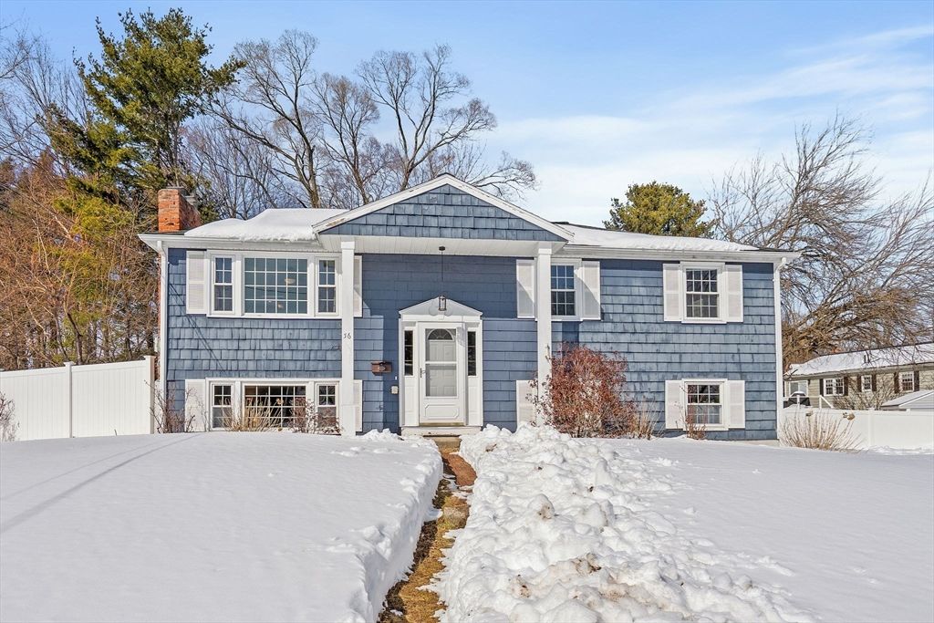 56 Puddingstone Ln, Bellingham, MA 02019