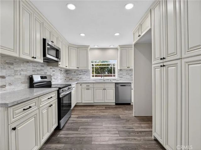 20742 Kingsbury Street, Chatsworth, CA 91311