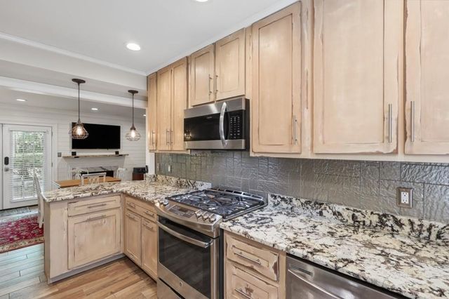 5400 Roswell Road NE N9, Sandy Springs, GA 30342