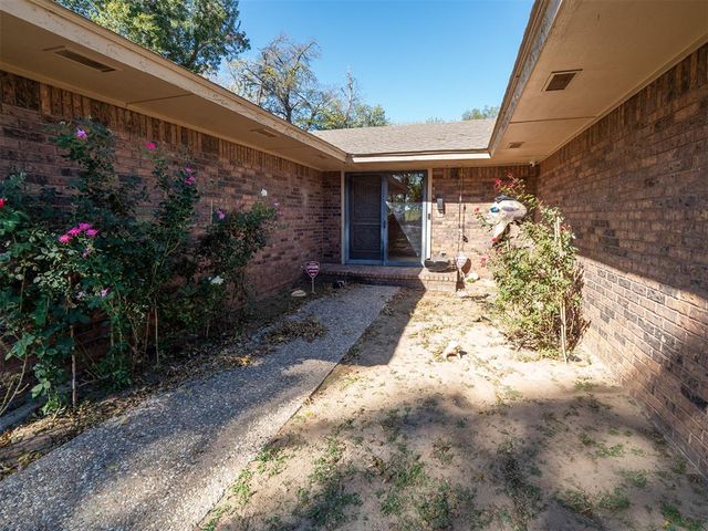 13804 Coker Road, Shawnee, OK 74804