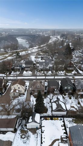 633 Orchard Parkway, Niagara Falls, NY 14301