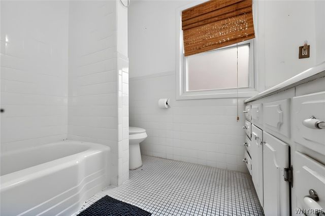 633 Orchard Parkway, Niagara Falls, NY 14301