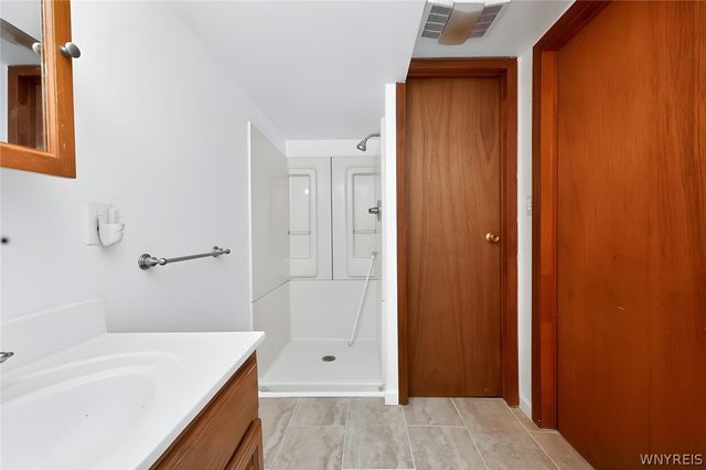 633 Orchard Parkway, Niagara Falls, NY 14301