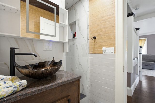 4 Hamill Rd, Worcester, MA 01602