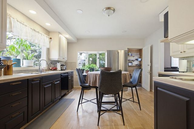 4 Hamill Rd, Worcester, MA 01602