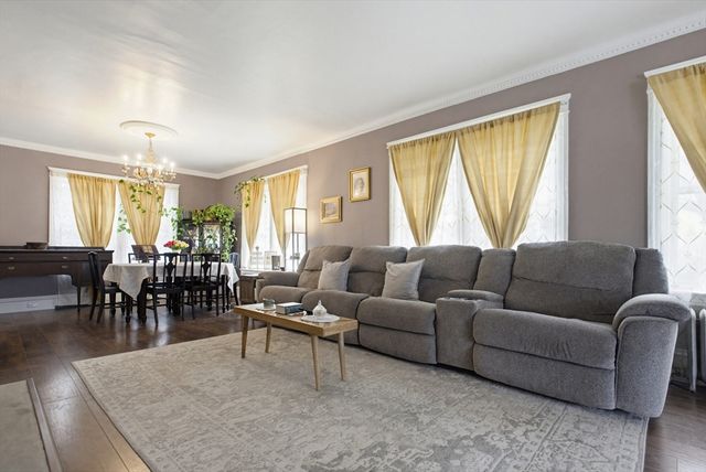 4 Hamill Rd, Worcester, MA 01602